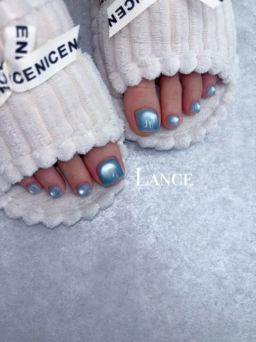 ネイル オーロラネイル ドット フットネイル 氷ネイル・うるうるネイル キラキラネイル フットネイル Lance nailのネイルデザイン