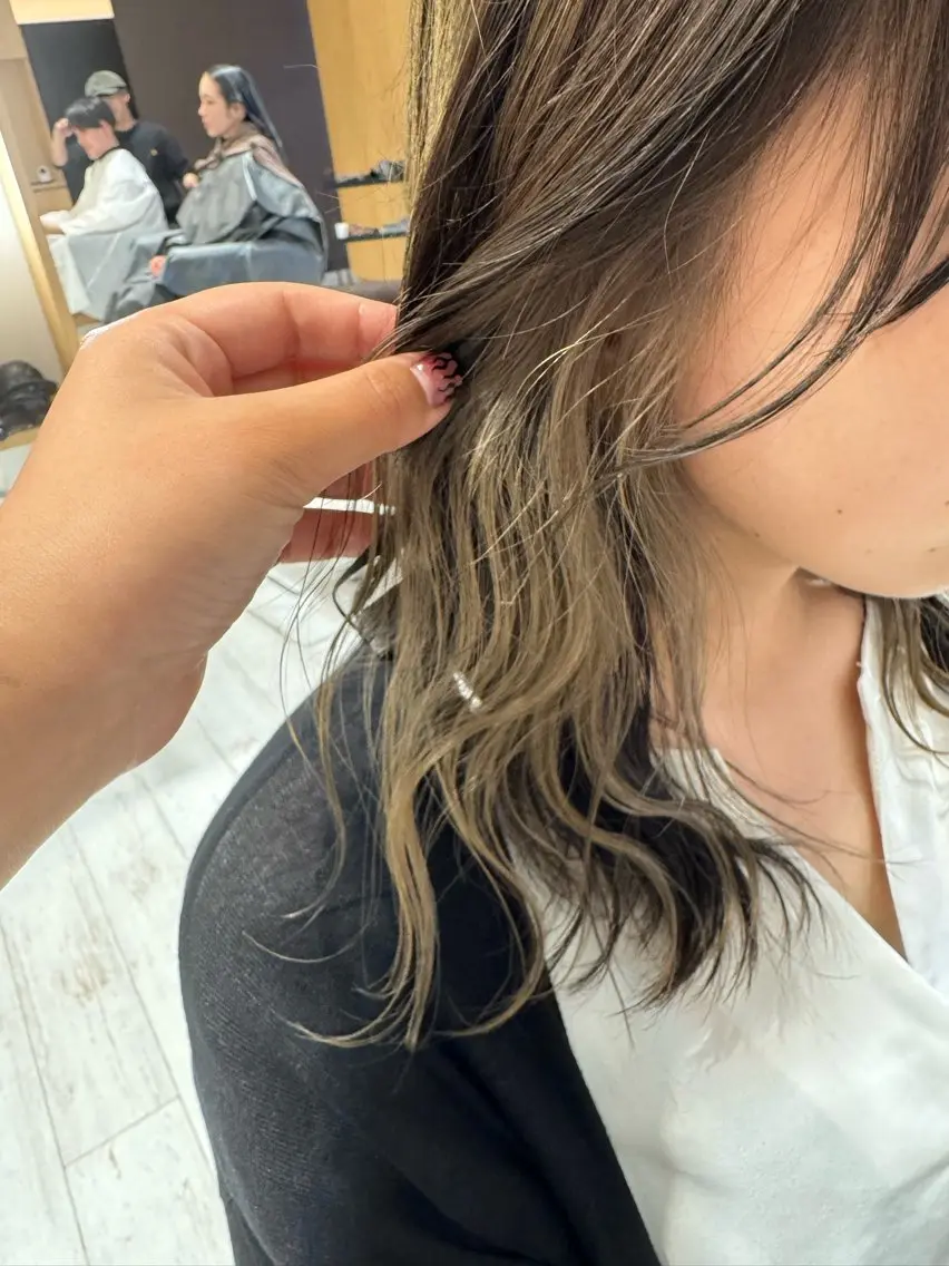 ミディアム カラー ベージュカラー イヤリングカラー 村田 奈月のヘアスタイル
