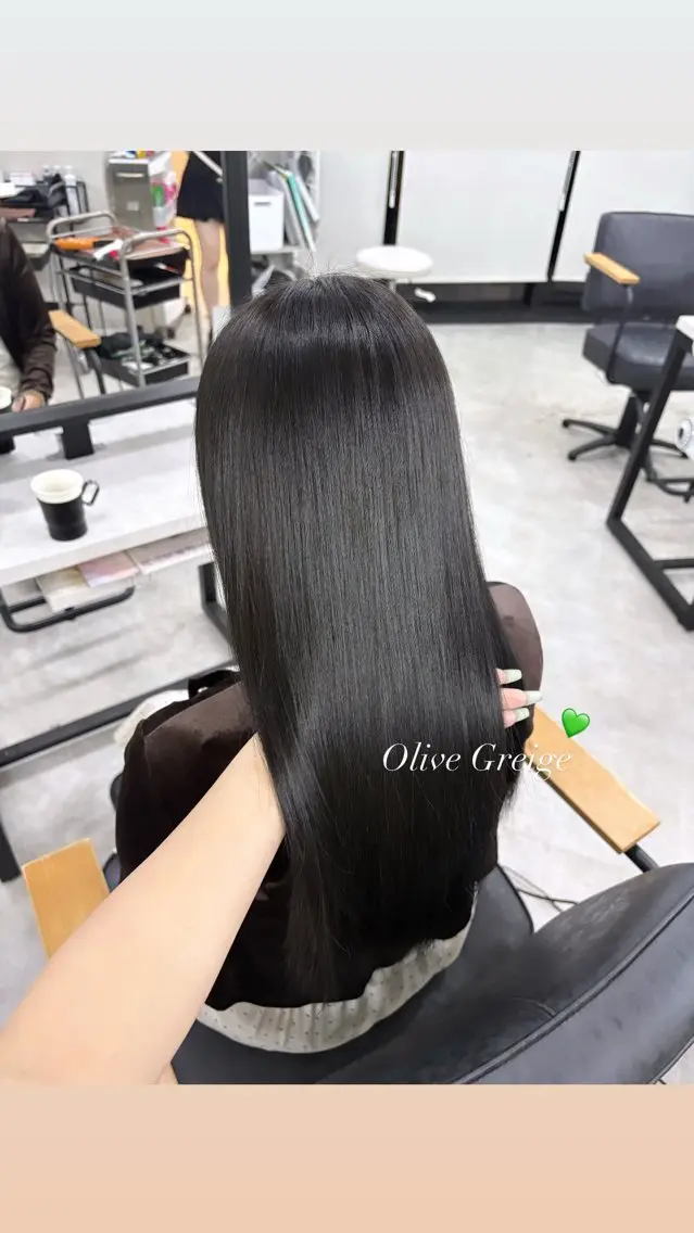 カラー グレージュ オリーブグレージュ オリーブグレー カット ヘアカラー トリートメント 艶カラー縮毛矯正🥣 hinata🎀♡のヘアスタイル