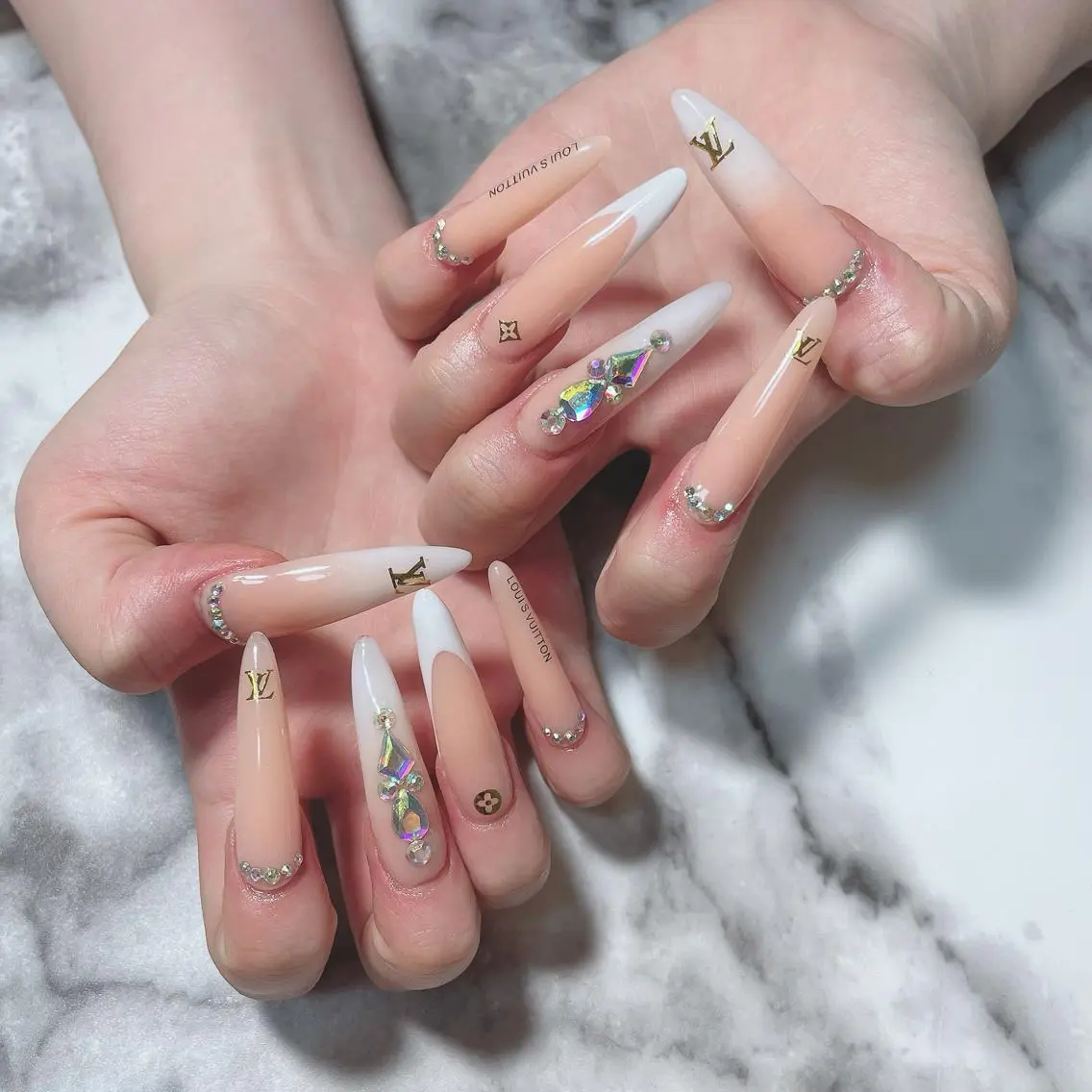 ネイル ロングネイル ハンドネイル Kayo 💅のネイルデザイン