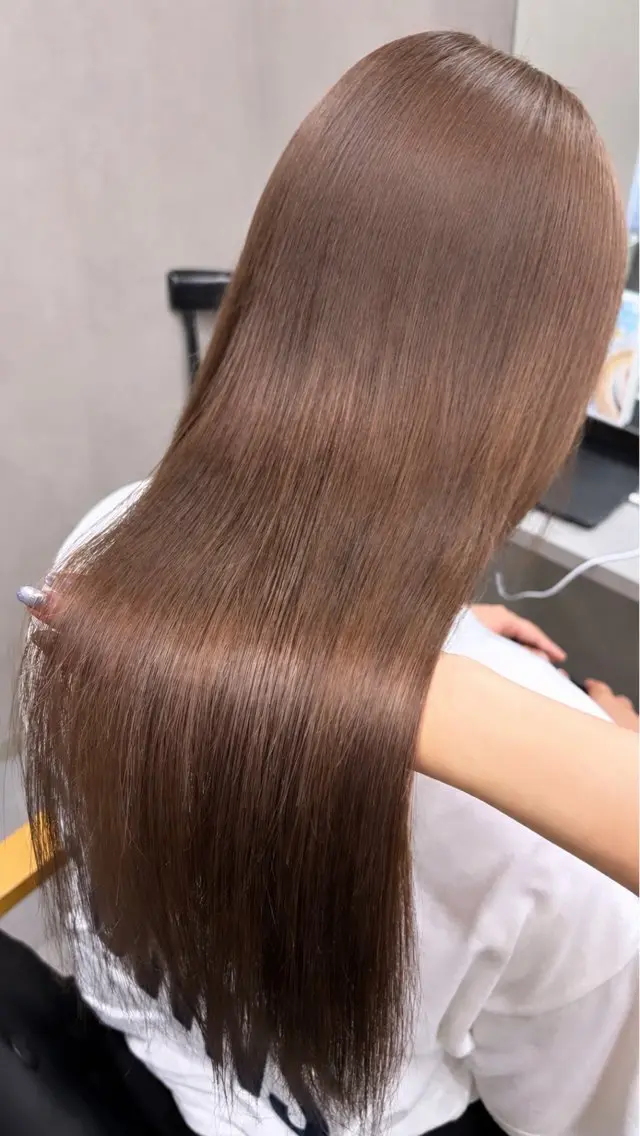 ロング カラー ベージュカラー ブリーチ ミルクティーベージュ トリートメント カット ヘアカラー トリートメント 佐々木 愛実のヘアスタイル