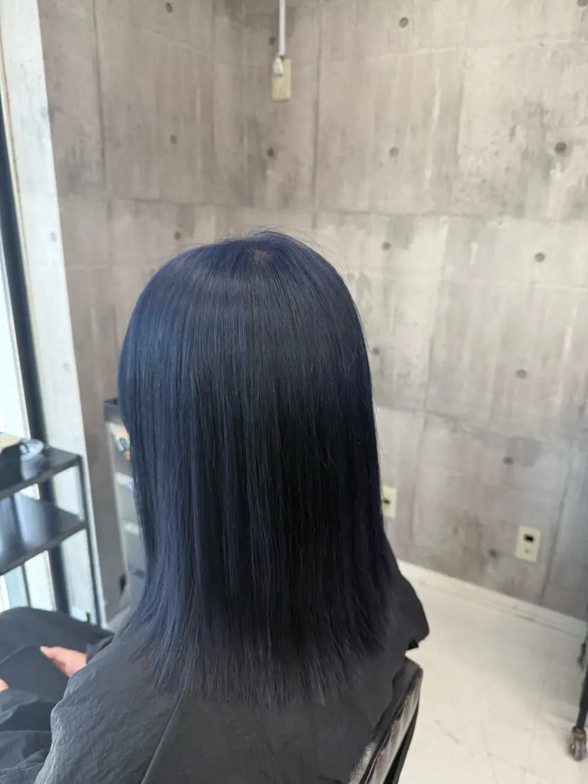 セミロング カラー メンズ メンズバレイヤージュ メンズブリーチ メンズハイライト メンズハイトーン メンズインナーカラー ヘアカラー トリートメント ☁️かずき☁️青.紫 推し活カラー💫のヘアスタイル