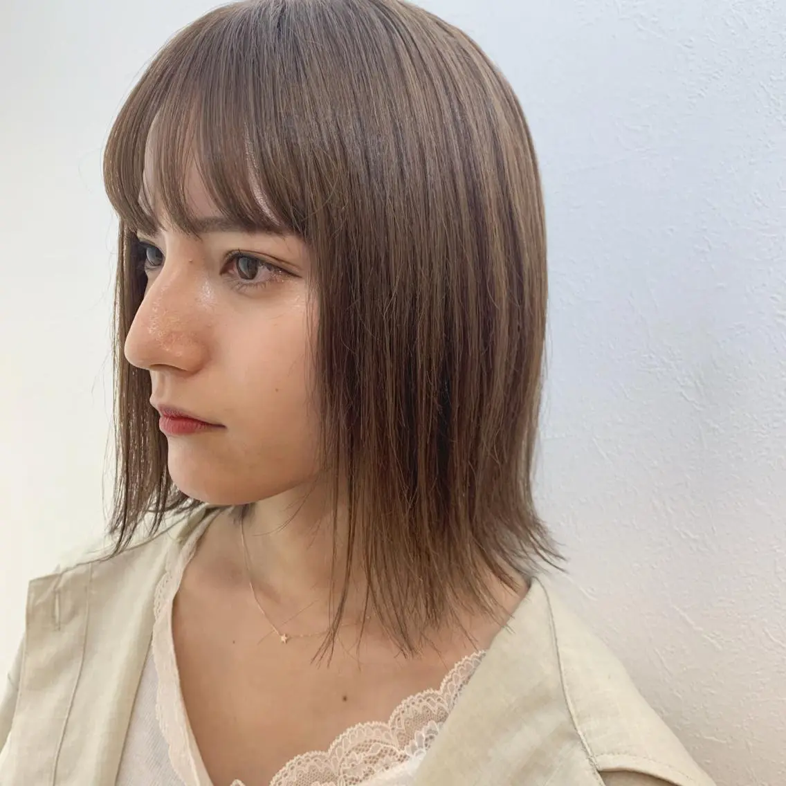 ショート カラー ベージュカラー ブリーチ hubhair レイヤー/透明感のヘアスタイル