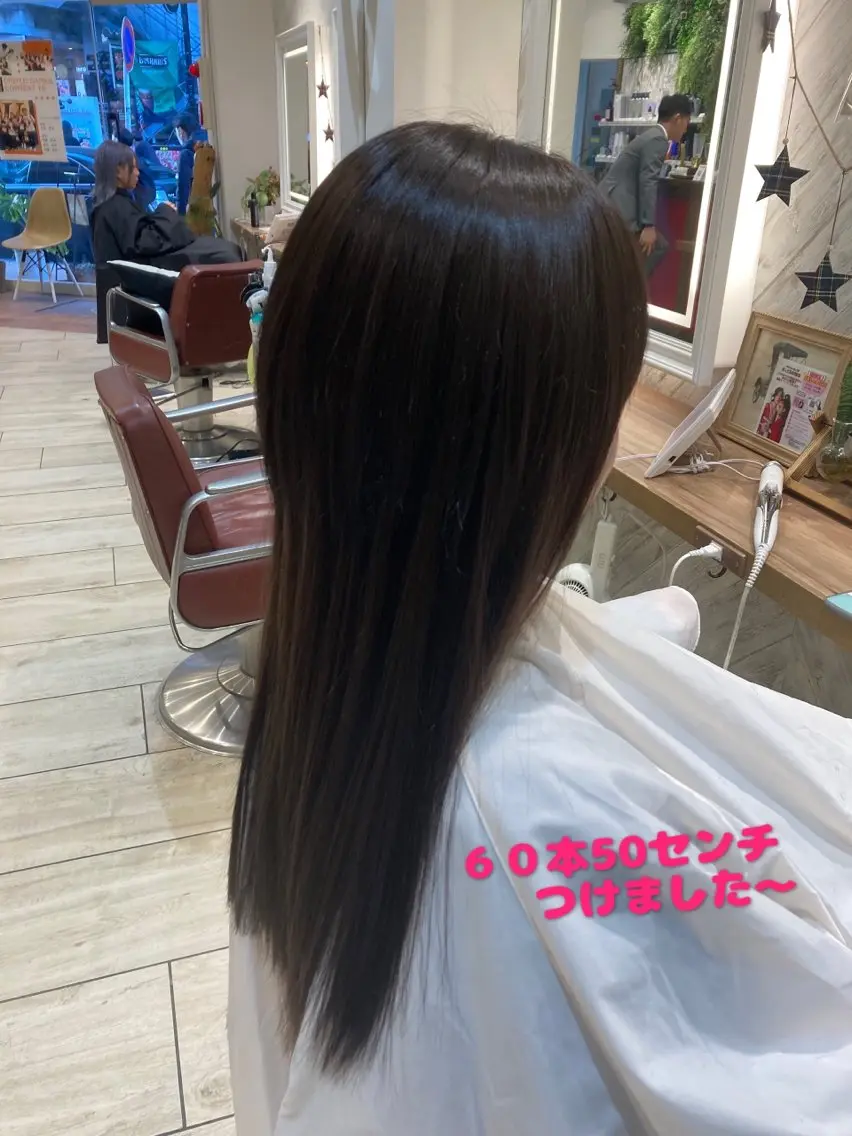 セミロング カット ヘアカラー パーマ 縮毛矯正 トリートメント エクステ ヘッドスパ ヘアセット あやかショート 白髪ぼかしのヘアスタイル