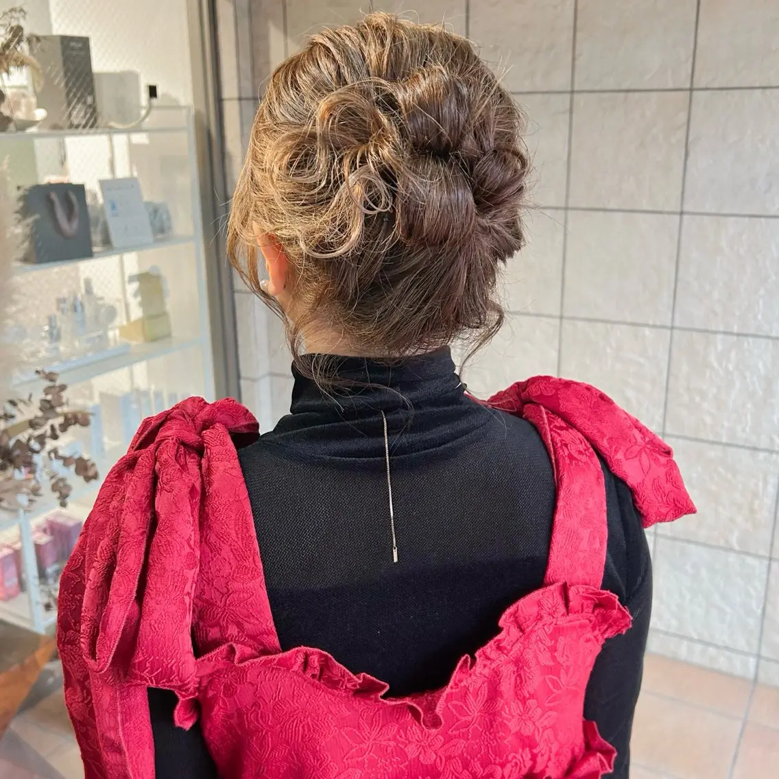 ミディアム ヘアアレンジ 結婚式・ブライダル 卒業式のヘアスタイル ヘアセット ダブルカラー,透け カラーHINARIのヘアスタイル