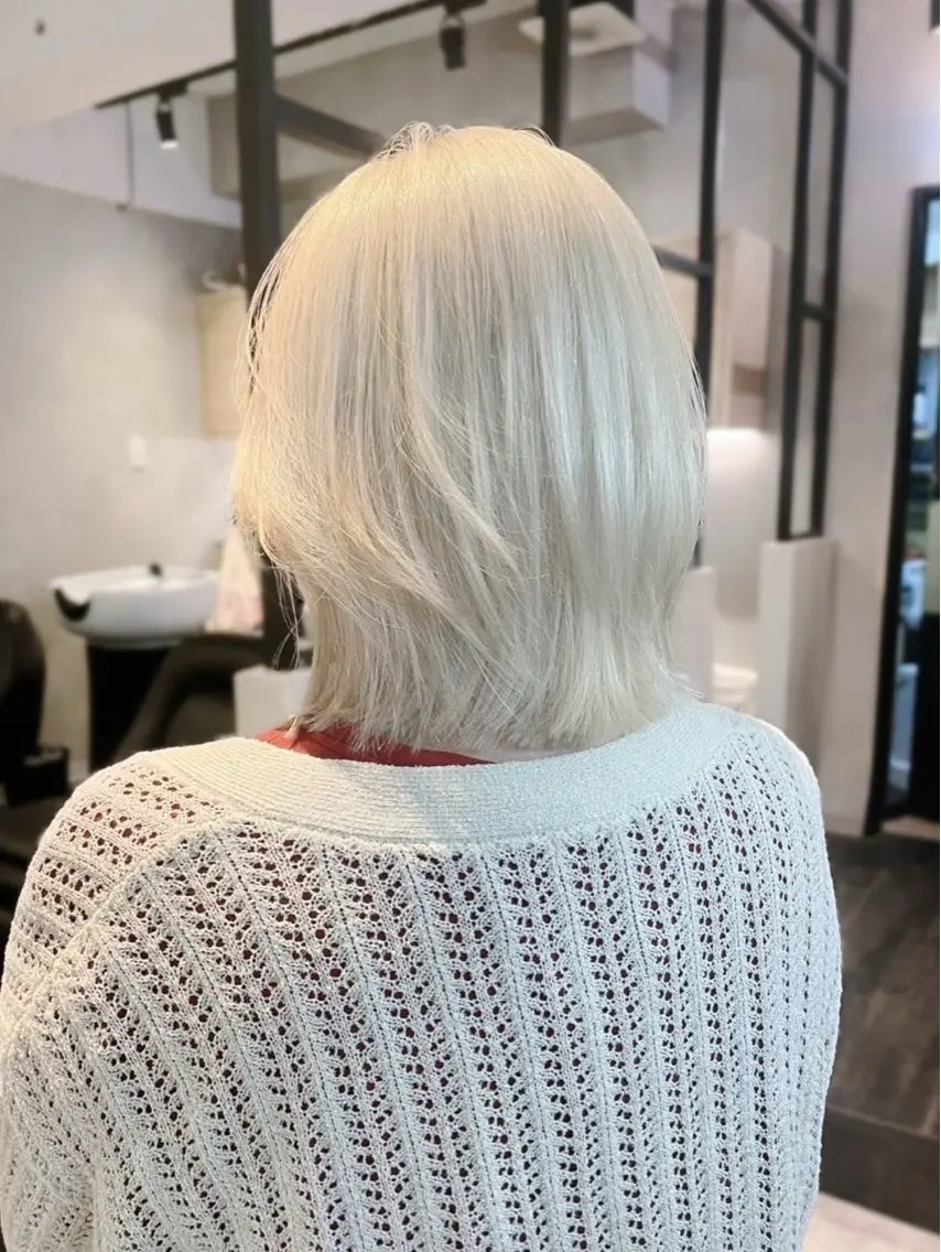 ミディアム カラー ブリーチ ハイトーンカラー カット ヘアカラー トリートメント hisano / ハイトーン･透明感のヘアスタイル
