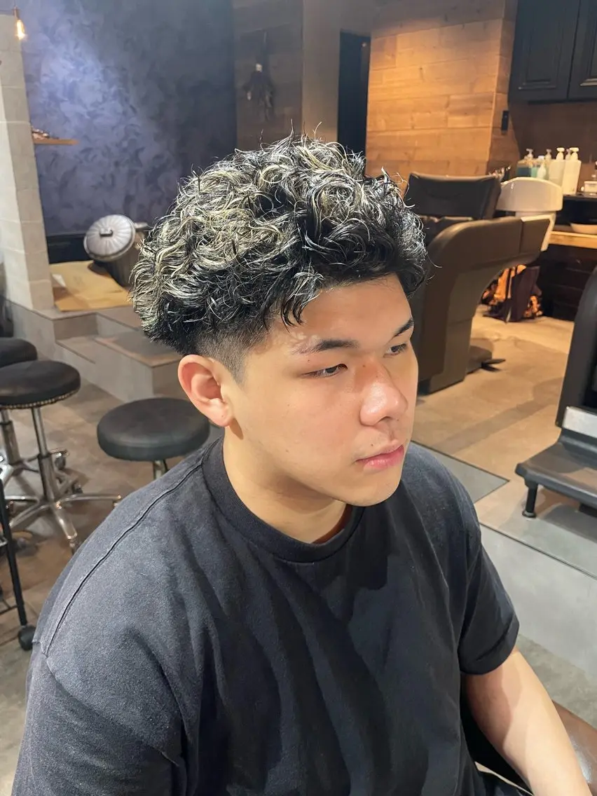 カラー パーマ メンズ メンズメッシュ メンズパーマ メッシュ lit. 濵崎寛太のヘアスタイル