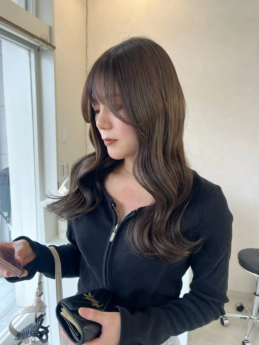 セミロング カラー カット ヘアカラー 長山 茉白のヘアスタイル