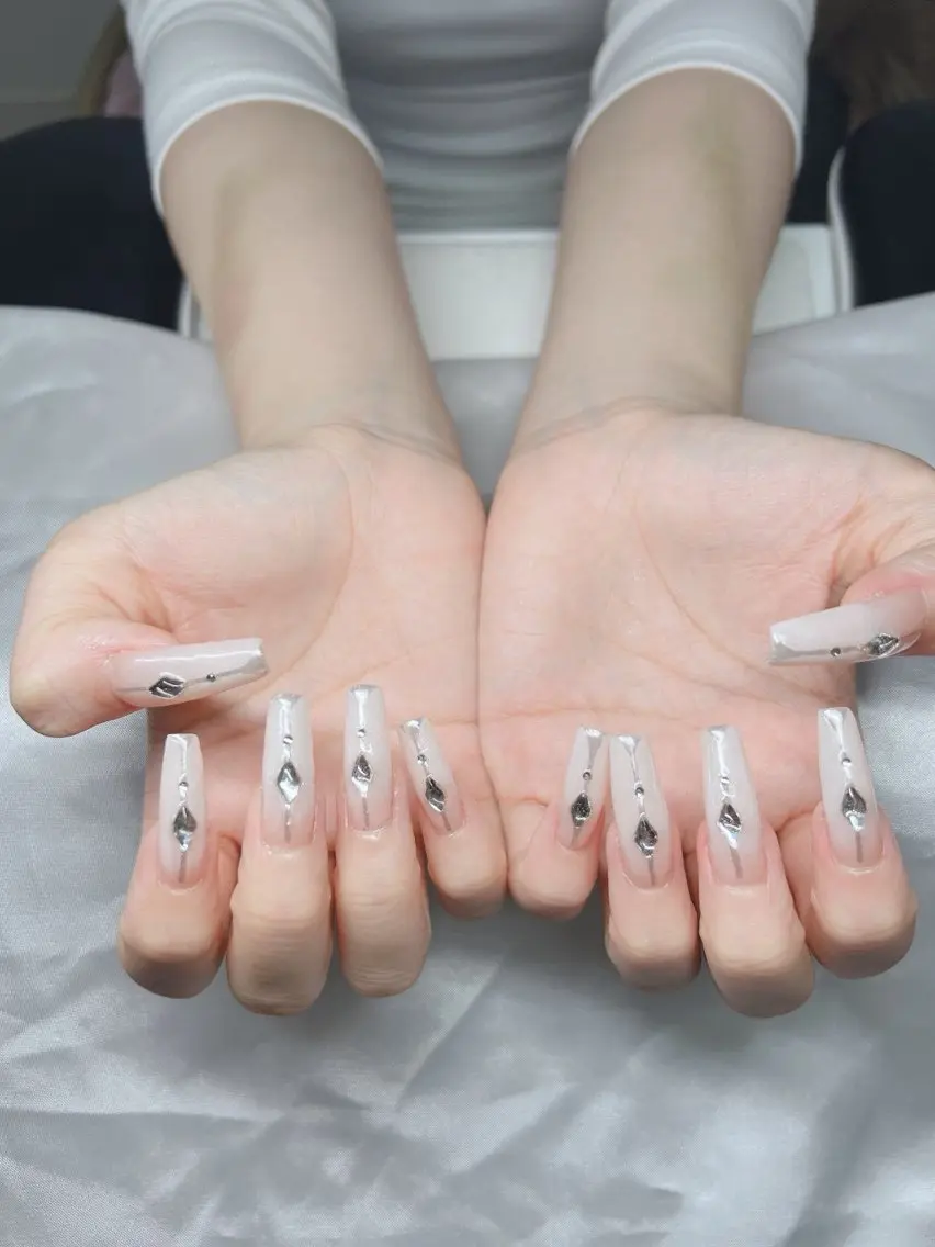 ネイル 長さ出し グラデーション キラキラネイル マグネットネイル ニュアンスネイル ハンドネイル Lee Nails チップ長さだし専門店のネイルデザイン