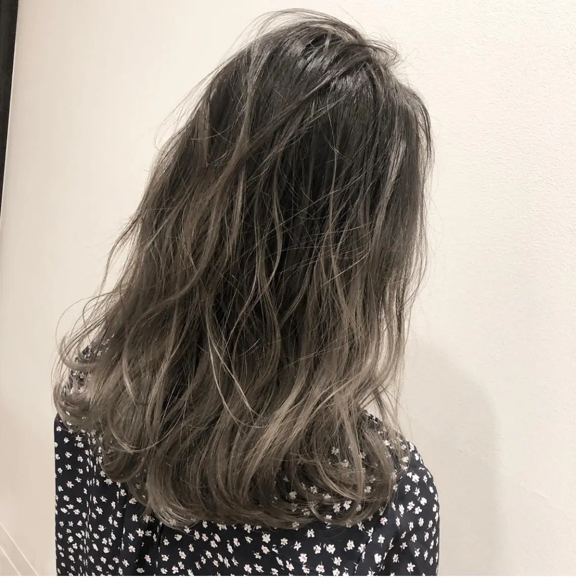 セミロング 髪質改善 カラー専門店のヘアスタイル
