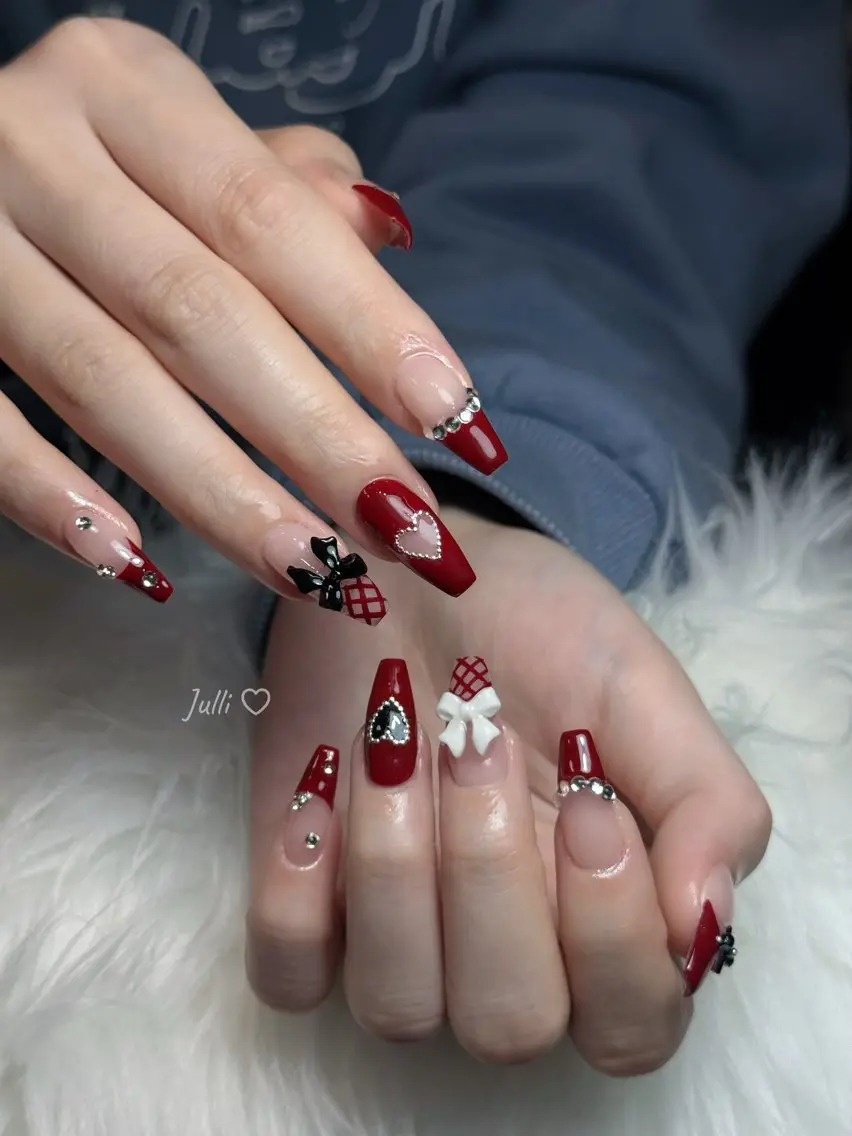 ネイル オーロラネイル ボルドー ブラウン 氷ネイル・うるうるネイル キラキラネイル ハンドネイル Julli NailStudioのネイルデザイン