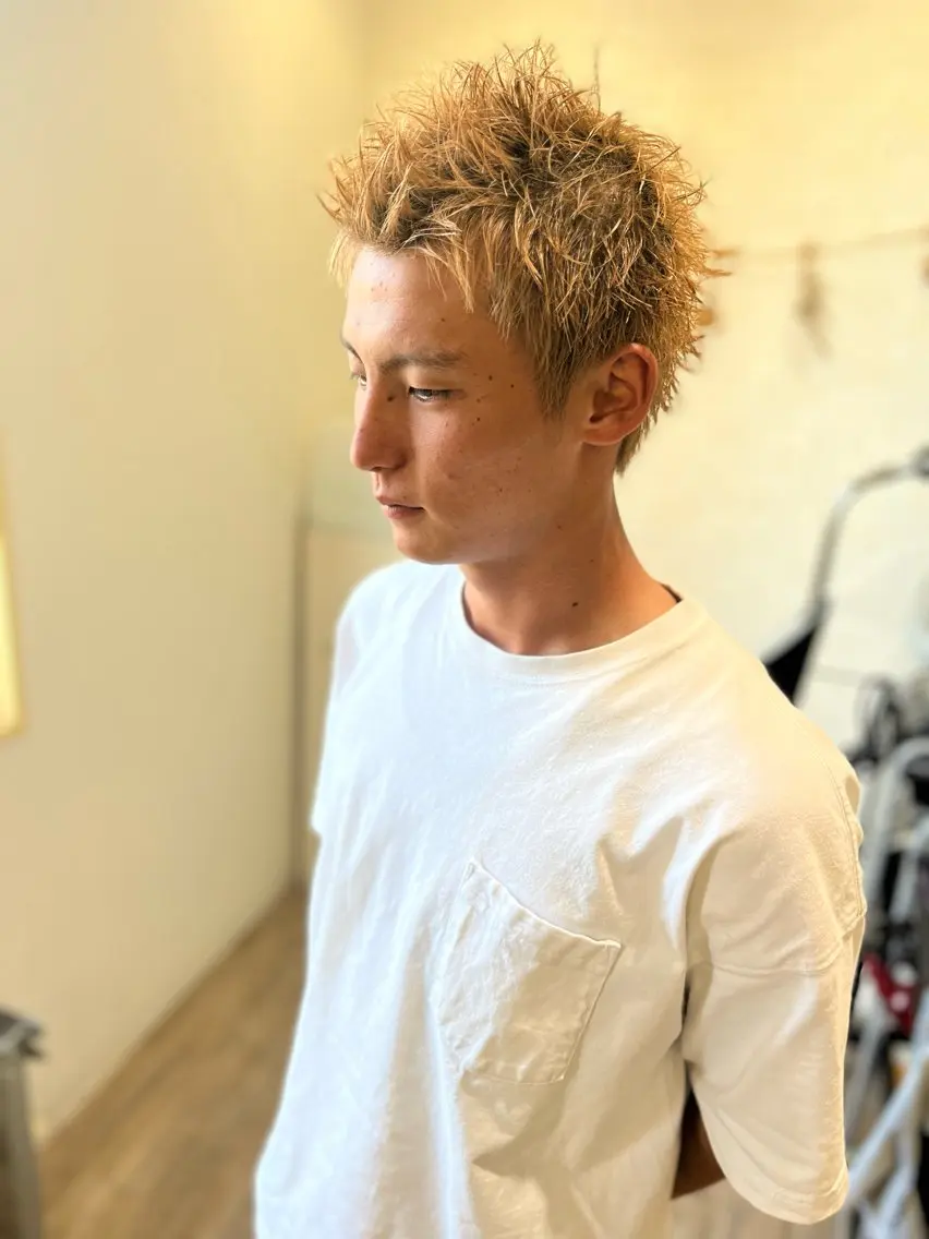 ショート カラー メンズ メンズハイトーン ハイトーンカラー ワタイショウタ 髪質改善✨眉毛サロンのヘアスタイル