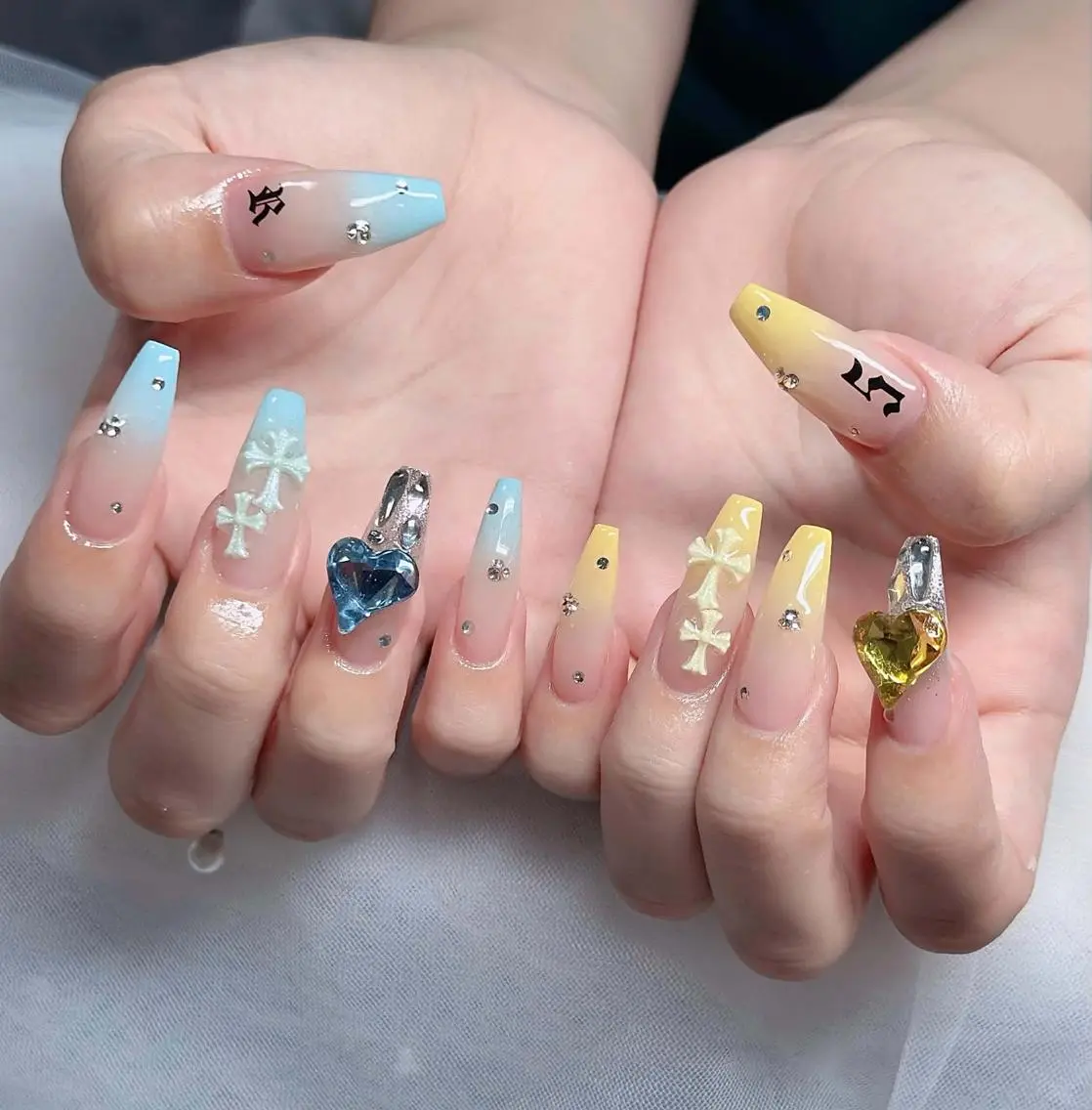 ネイル チークネイル フレンチネイル キラキラネイル 韓国ネイル マグネットネイル ハンドネイル Hbaby nailのネイルデザイン