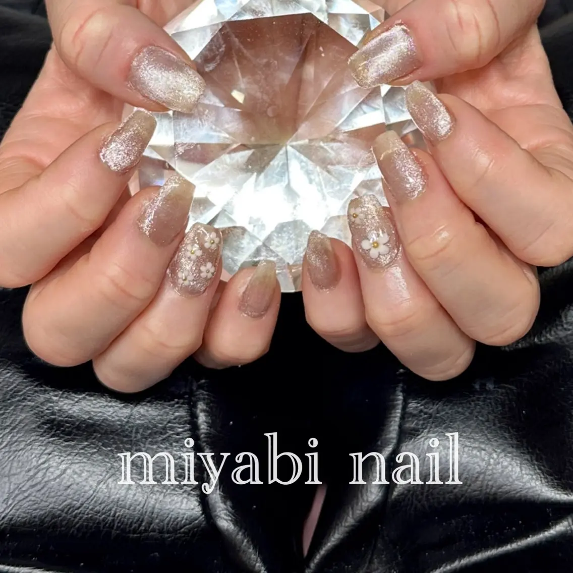 ネイル ブラウン フラワーネイル ジェルネイル マグネットネイル 持ち込み ハンドネイル miyabi nail 桂川駅近くのネイルデザイン