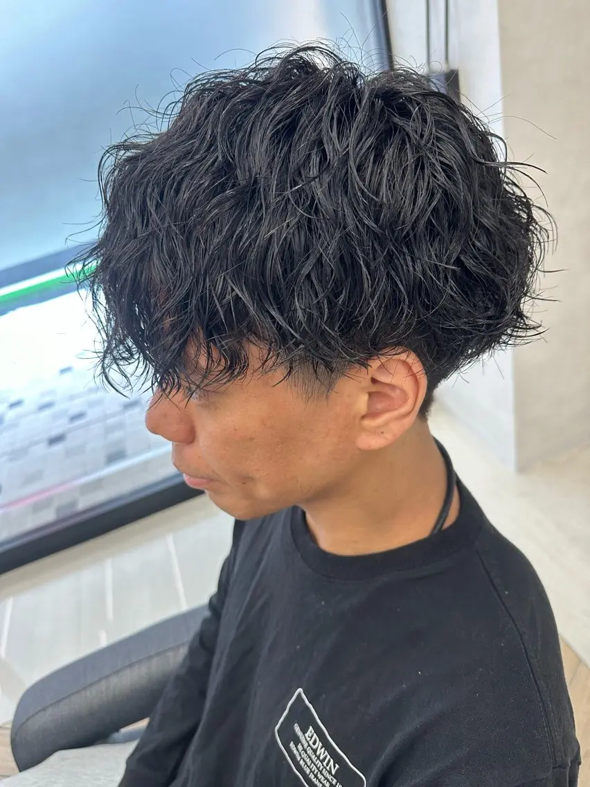 ミディアム パーマ メンズ ミディアムパーマ メンズパーマ ツイストスパイラルパーマ 波巻きパーマ スパイラルパーマ 💈メンズ特化 美容師サキ💈のヘアスタイル