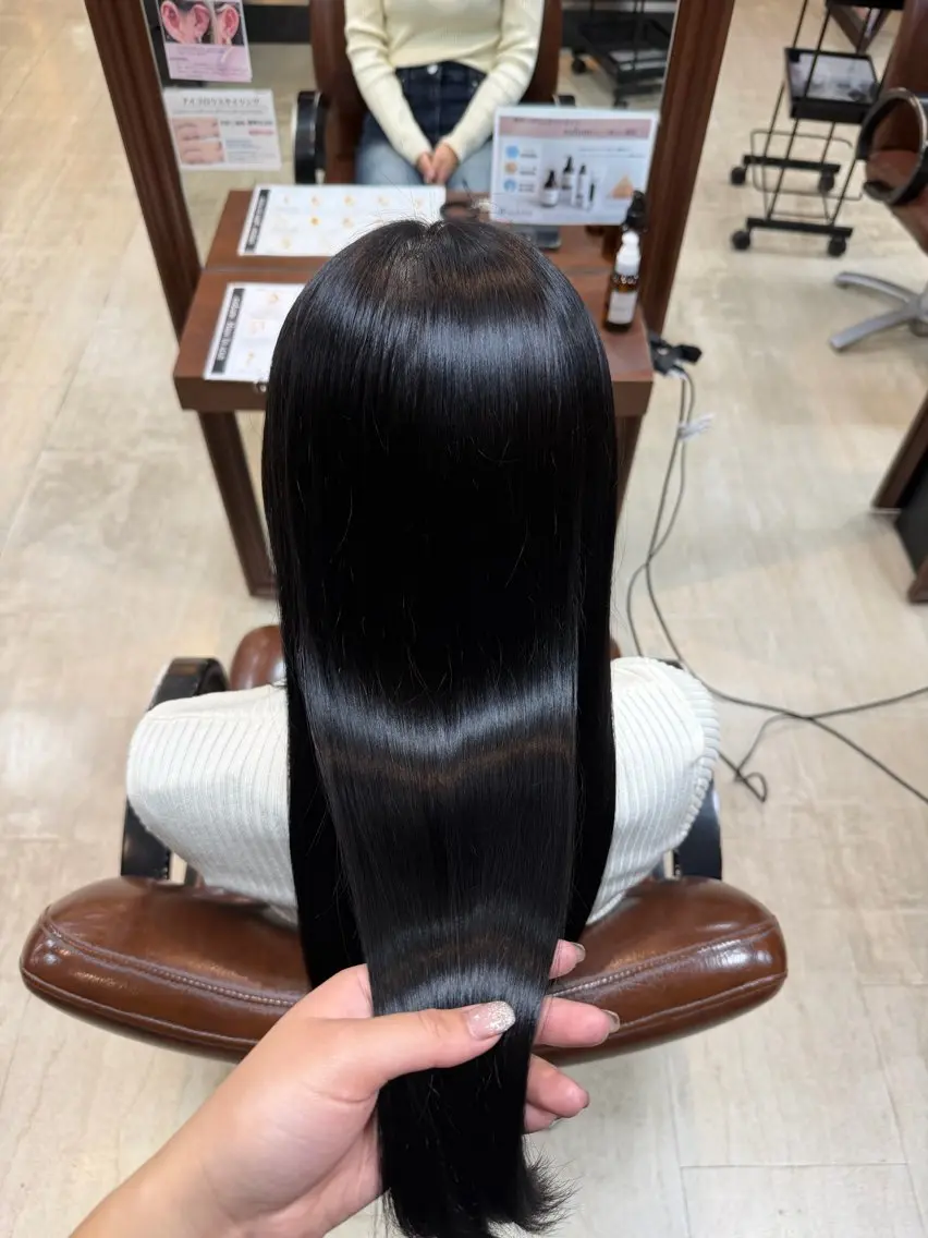 ロング カラー 岸田 奈々/ 艶髪/トレンドカラーのヘアスタイル