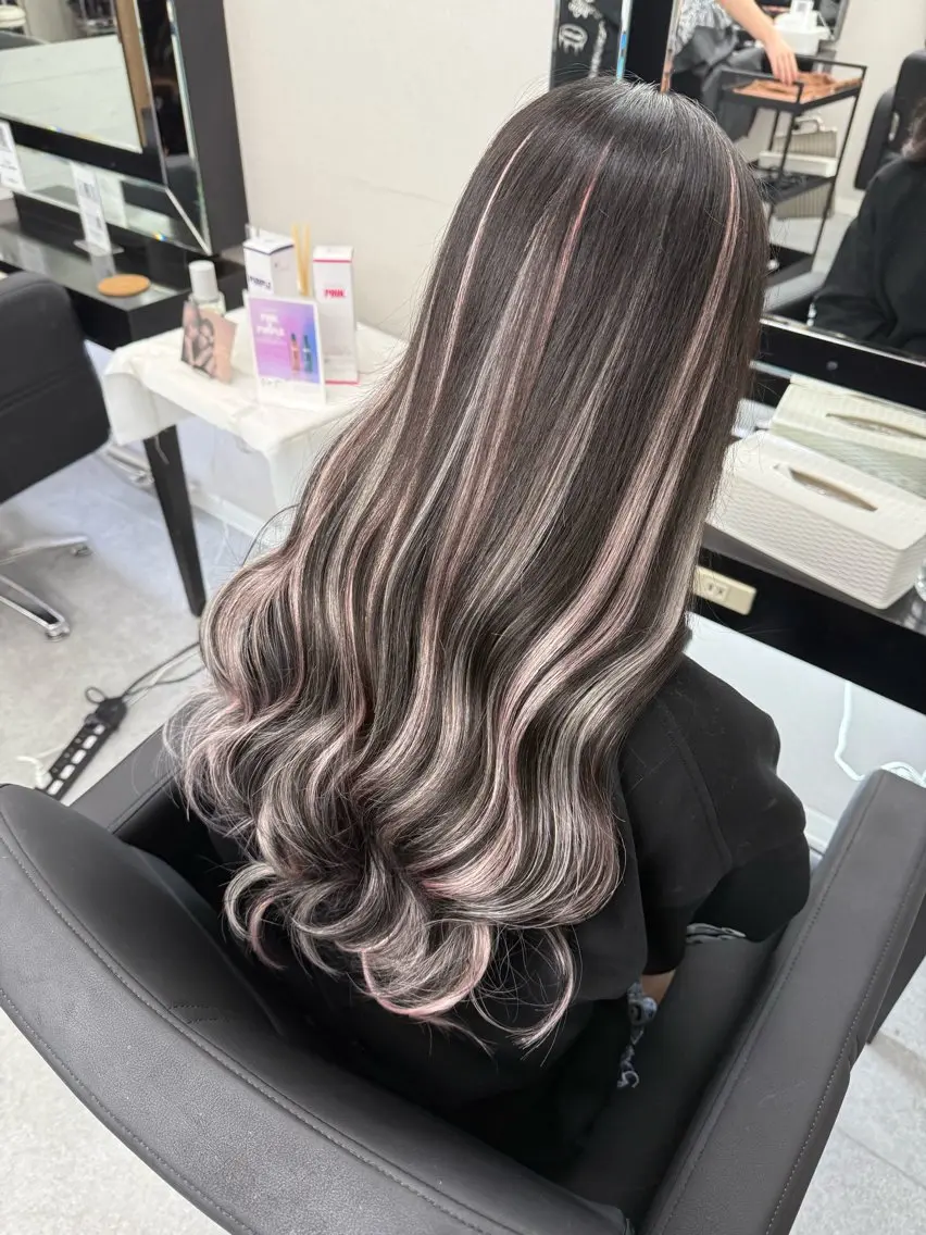 ロング カラー カット エクステ 𝙃𝘼𝙍𝙐🎀 韓国×エクステのヘアスタイル