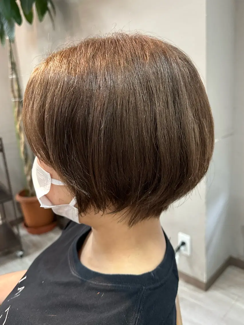 ショート カラー ベージュカラー ブリーチ ミルクティーベージュ くせ毛 ショートヘア arika オケシ　リョウダイのヘアスタイル
