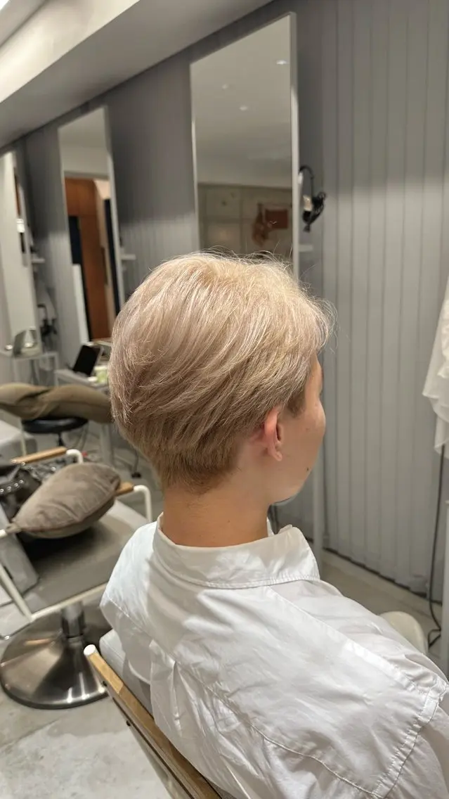 ショート カラー misaki🎀 ᩚ カラー/縮毛矯正のヘアスタイル