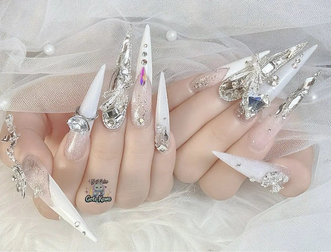 ネイル アートネイル 長さ出し キラキラネイル ロングネイル スカルプネイル ハンドネイル ハンドケア Gote Kawa nail salonのネイルデザイン