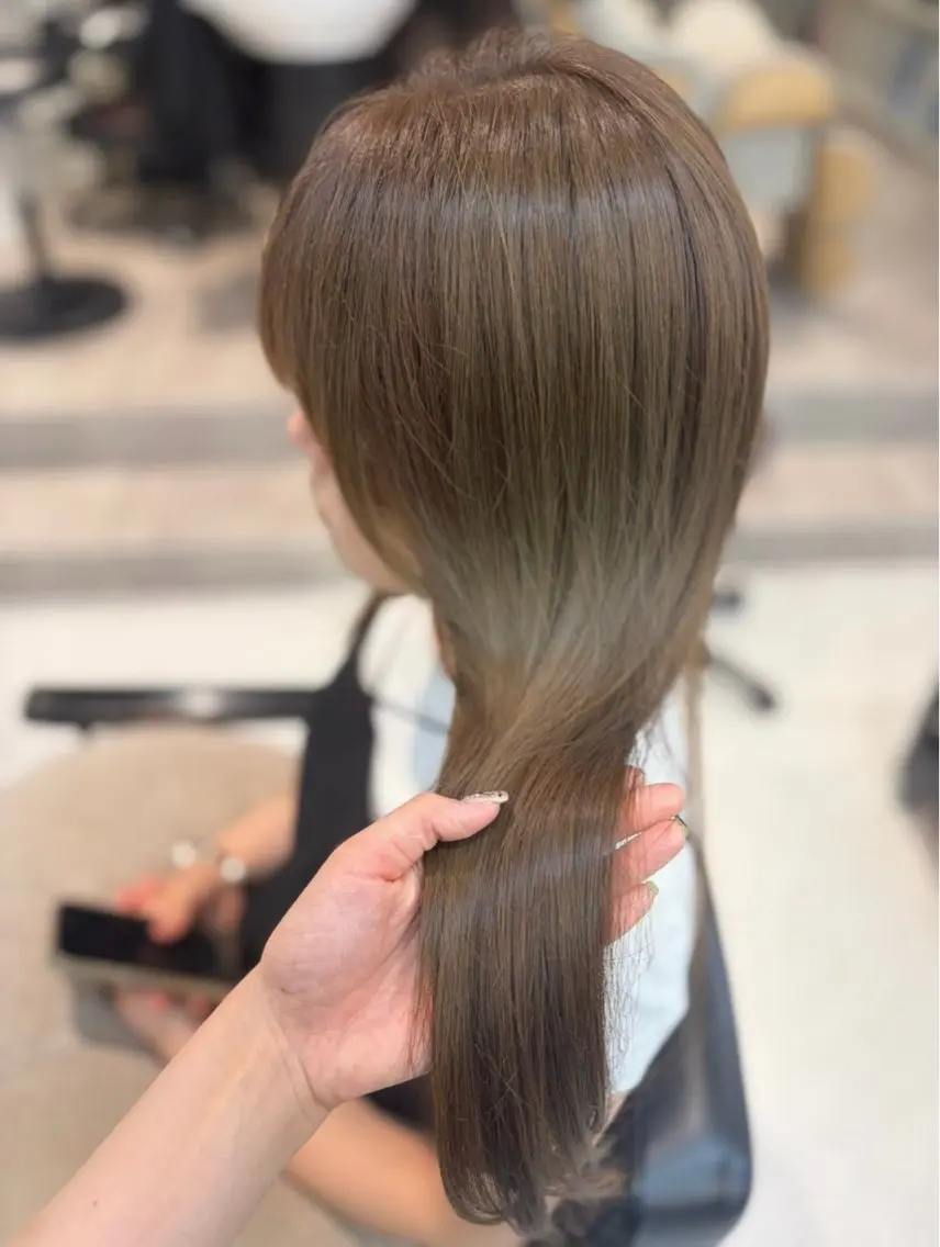 ロング カット ヘアカラー MANA |ベージュカラーのヘアスタイル