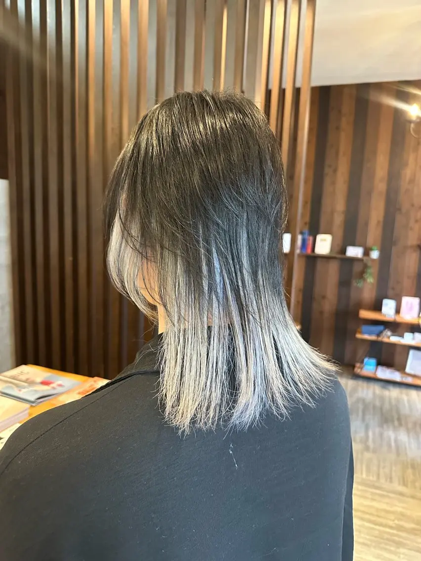 ミディアム カラー メンズ メンズブリーチ メンズウルフカット ブリーチ シルバー ウルフカット カット ヘアカラー BRANCHÉ小牧/ 西尾 美月のヘアスタイル