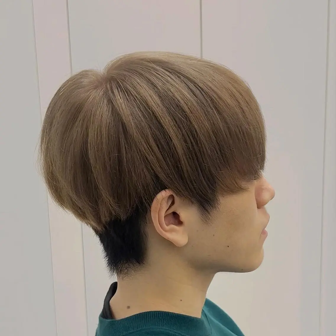 カラー ヘアアレンジ メンズ メンズブリーチ ベージュカラー ブリーチ ミルクティーベージュ 柴山 正人のヘアスタイル