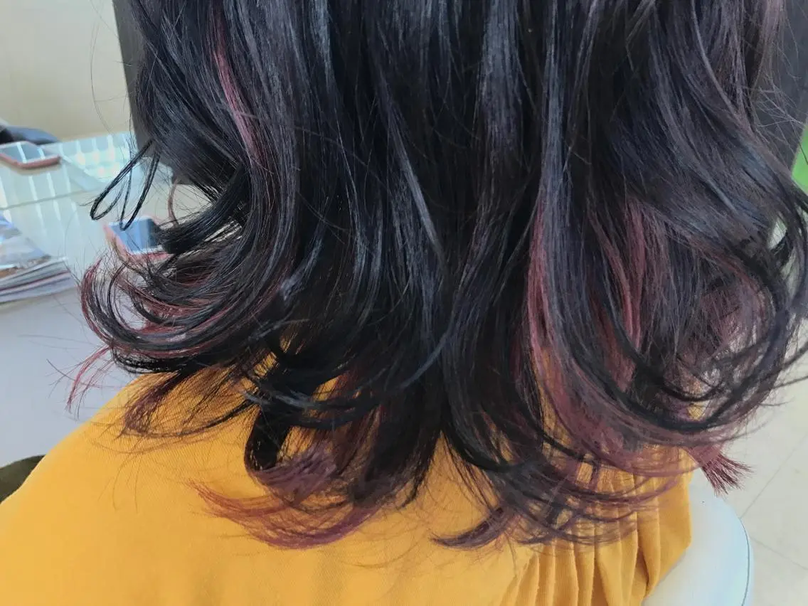 セミロング カラー パープルカラー Oopsレイヤー 加藤澄都のヘアスタイル