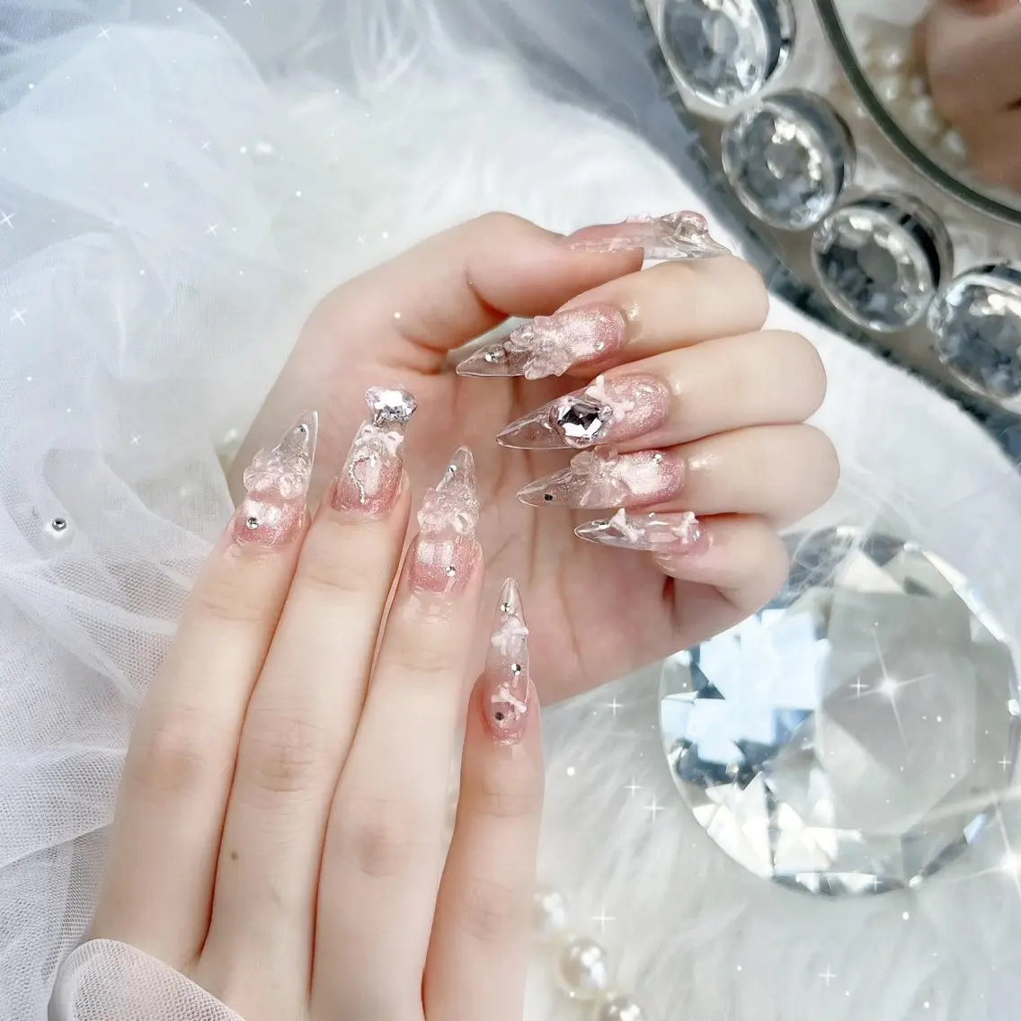 ネイル チークネイル フレンチネイル ジェルネイル ガーリー キラキラネイル ハンドネイル Nova Nailのネイルデザイン
