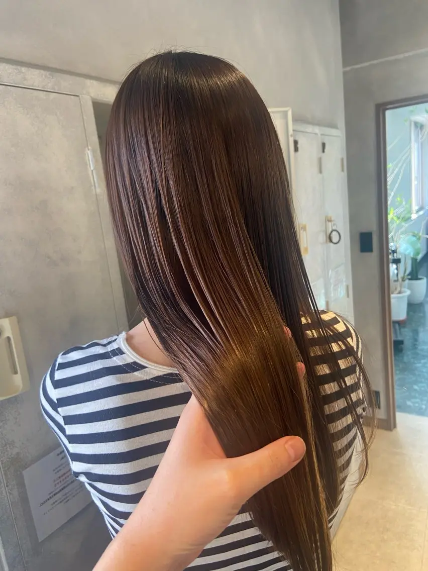 艶美髪ストレート+カット+パーソナルトリートメントの写真