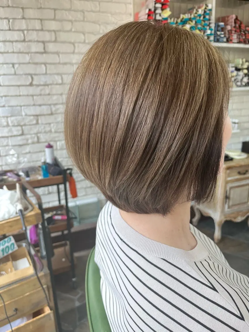 ショート アッシュ 戸本 泰久のヘアスタイル