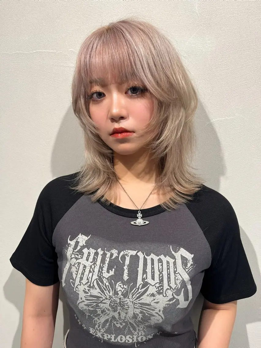 セミロング カラー ブリーチ 透明感カラー くびれヘア 顔周りカット 韓国風ヘア 💫レイヤーカット✨ 透明感カラー工藤雄大のヘアスタイル