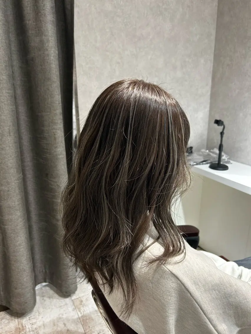 ロング カラー ブリーチ ハイライトカラー ハイライト ブリーチ🐰インナー ♡ハイライト♡綾🐰のヘアスタイル