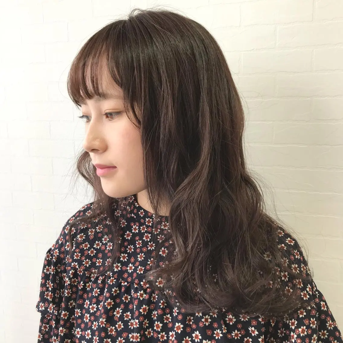ロング カラー オリーブ/アッシュ やわらか透明感カラーのヘアスタイル