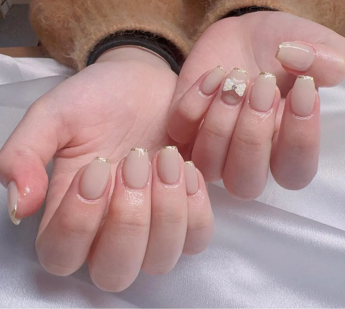 ネイル フレンチネイル キラキラネイル 韓国ネイル 持ち込み ワンカラーネイル Chill Nailsalonのネイルデザイン