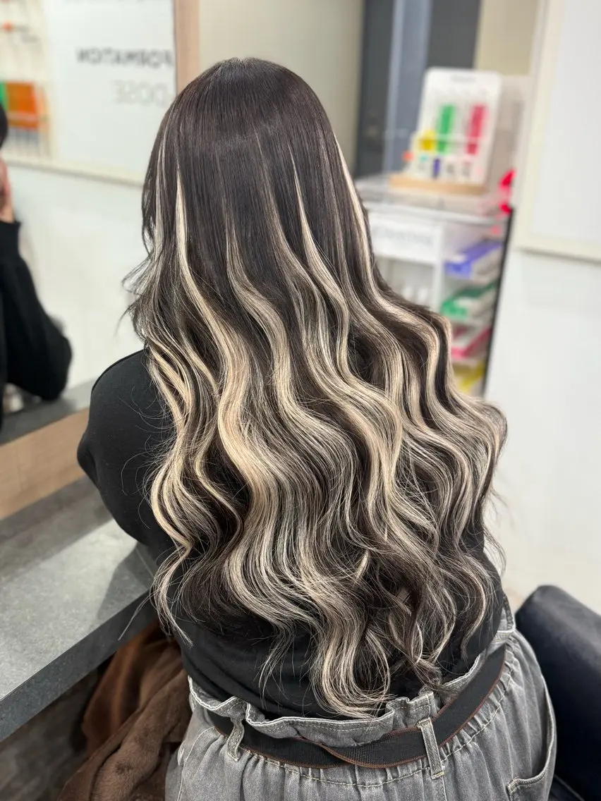 ロング カット ヘアカラー エクステ RIEブリーチ& エクステ特化型のヘアスタイル