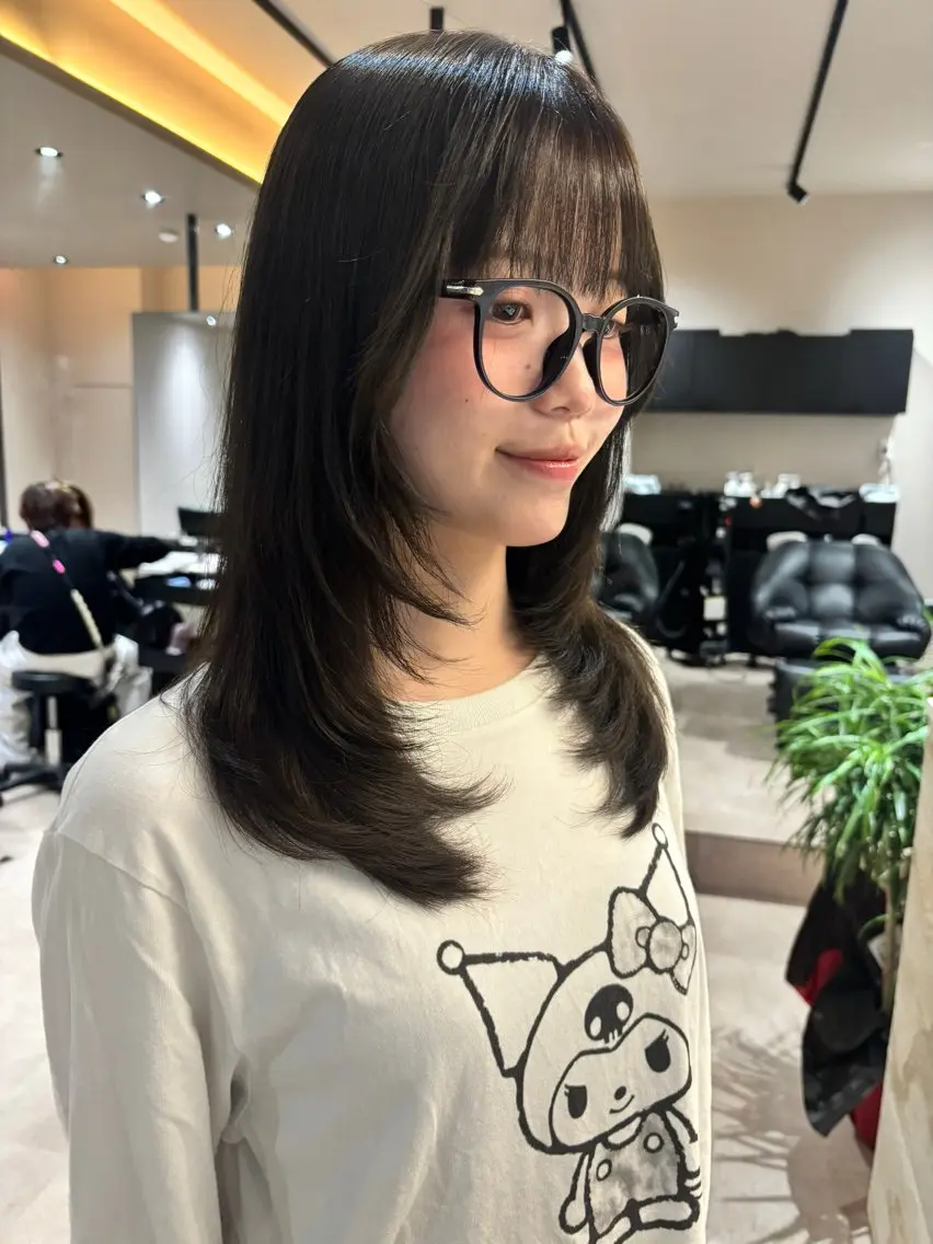 セミロング レイヤーカット 山本 真生のヘアスタイル