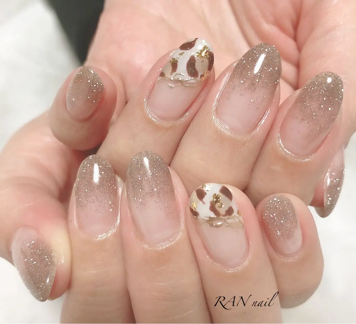 ネイル アニマル柄 フラッシュネイル ゴールド キラキラネイル ラメ(グリッター) RAN nailのネイルデザイン