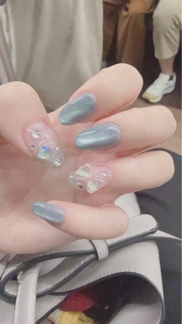 ネイル フラッシュネイル リボン シルバー Amoureuse Akiのネイルデザイン
