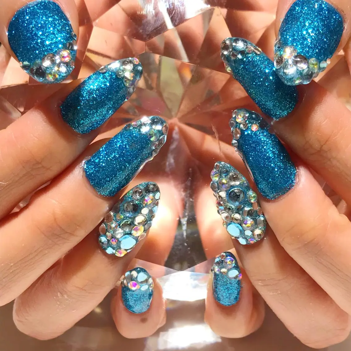 ネイル アートネイル ラメ(グリッター) スカルプネイル ストーンネイル YUN 💅のネイルデザイン