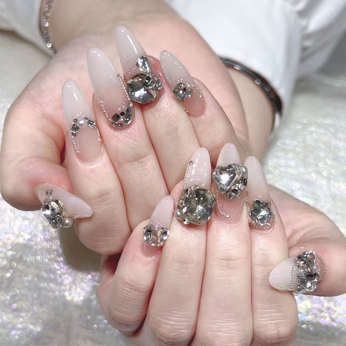 ネイル ハンドネイル Queens テイのネイルデザイン