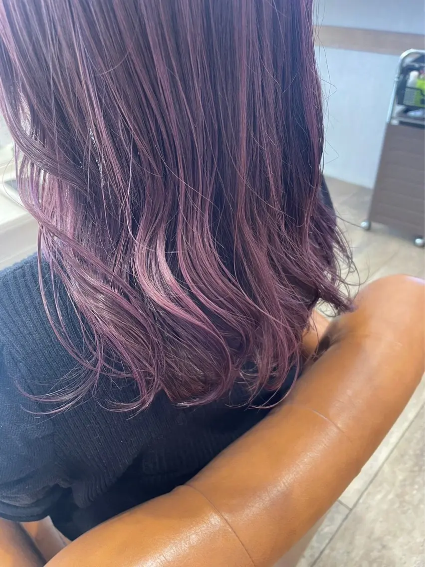 セミロング ハイライト 大島 瑞穂　ビズヘアーのマツエク・マツパデザイン