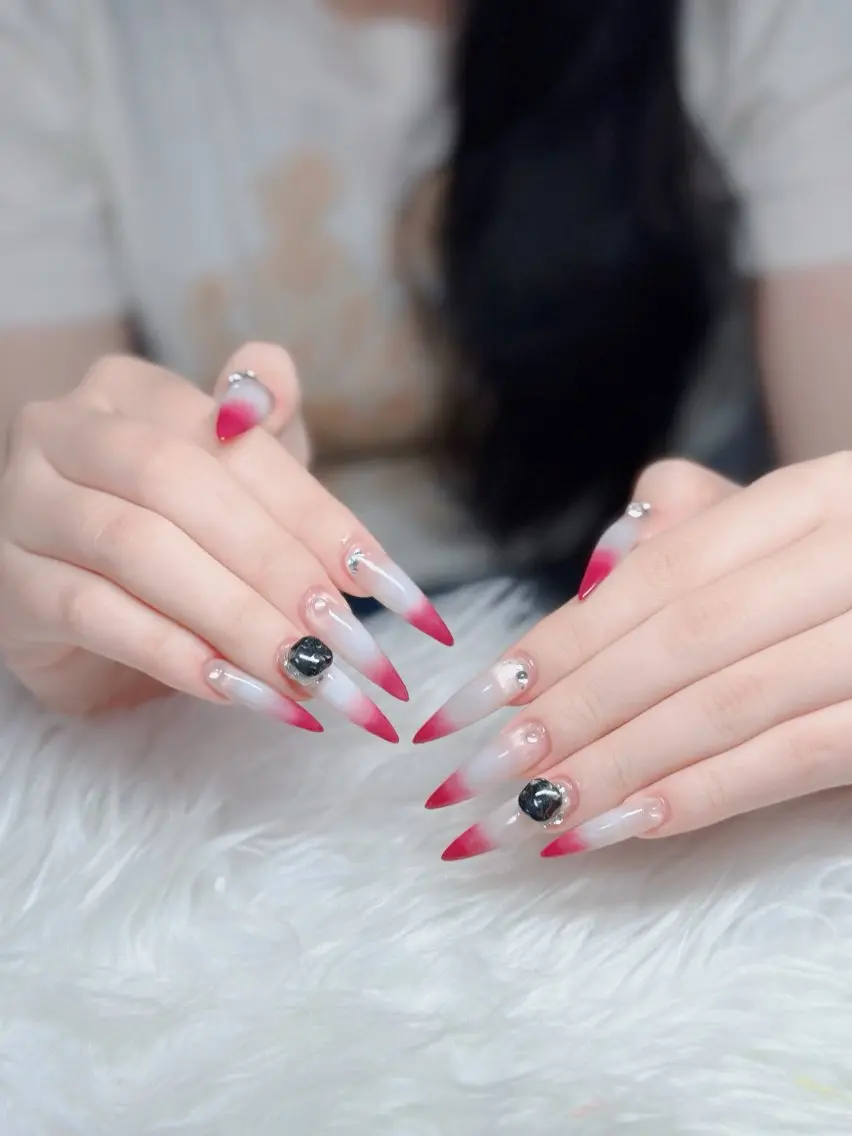 ネイル チークネイル フレンチネイル キラキラネイル 韓国ネイル マグネットネイル ハンドネイル Chibi h.babynailのネイルデザイン