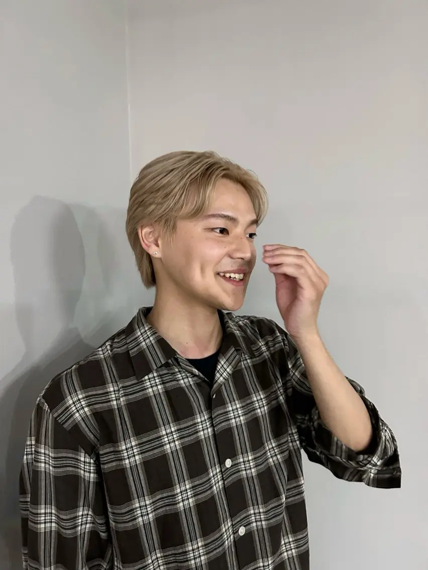 ショート カラー メンズ メンズブリーチ メンズハイトーン ベージュカラー ブリーチ ハイトーンカラー 木藤 優杏のヘアスタイル