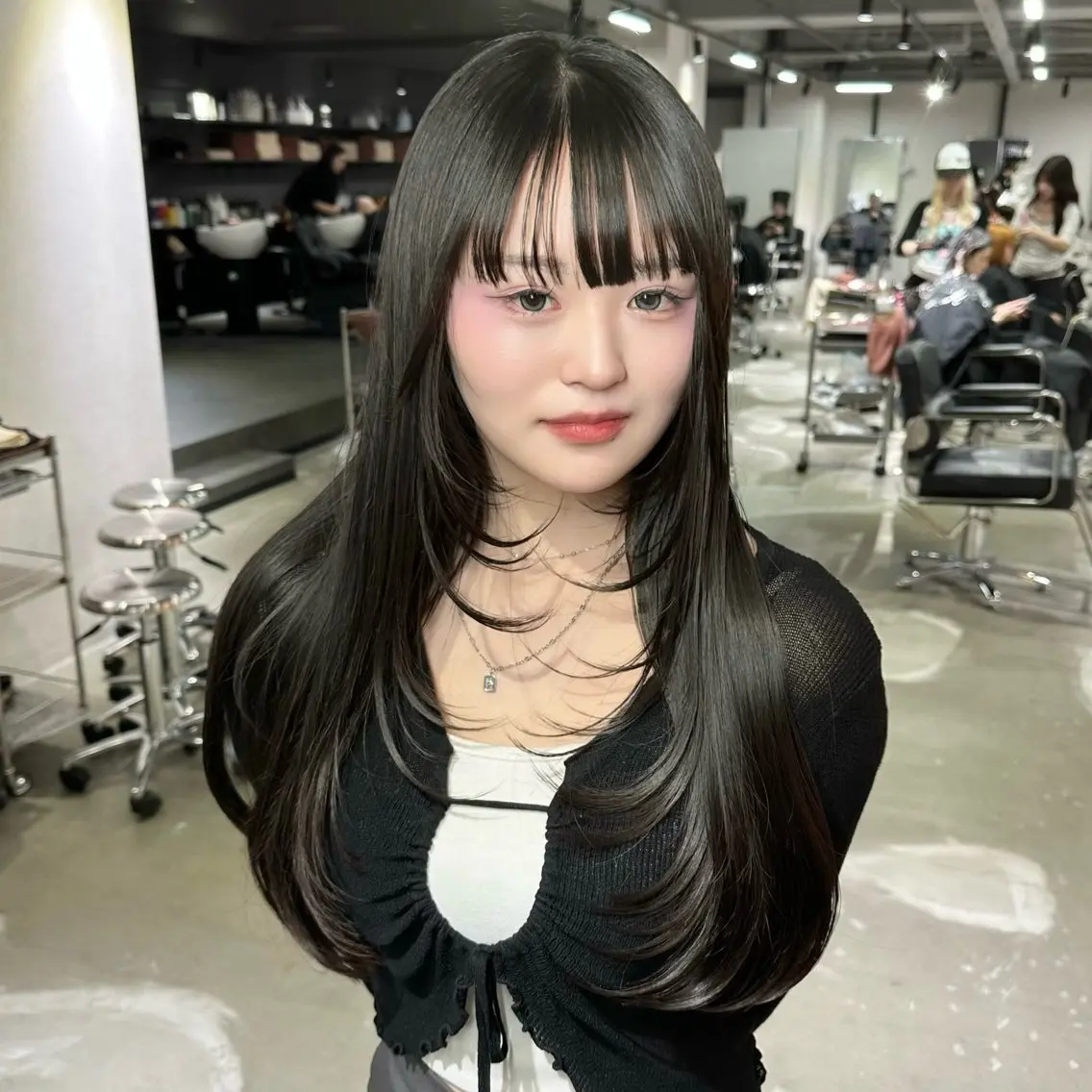ロング くびれヘア 顔まわりレイヤー 顔周りカット 韓国風ヘア くびれレイヤー カット ヘアカラー 韓国レイヤー🇰🇷 艶髪💎renのヘアスタイル