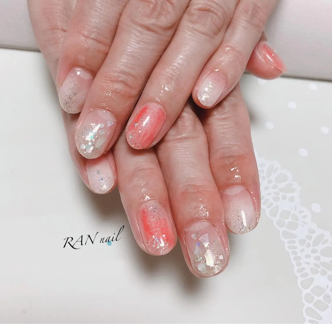 ネイル キラキラネイル 大理石ネイル(マーブル) 赤色 ホワイト ハンドネイル フットネイル RAN nailのネイルデザイン