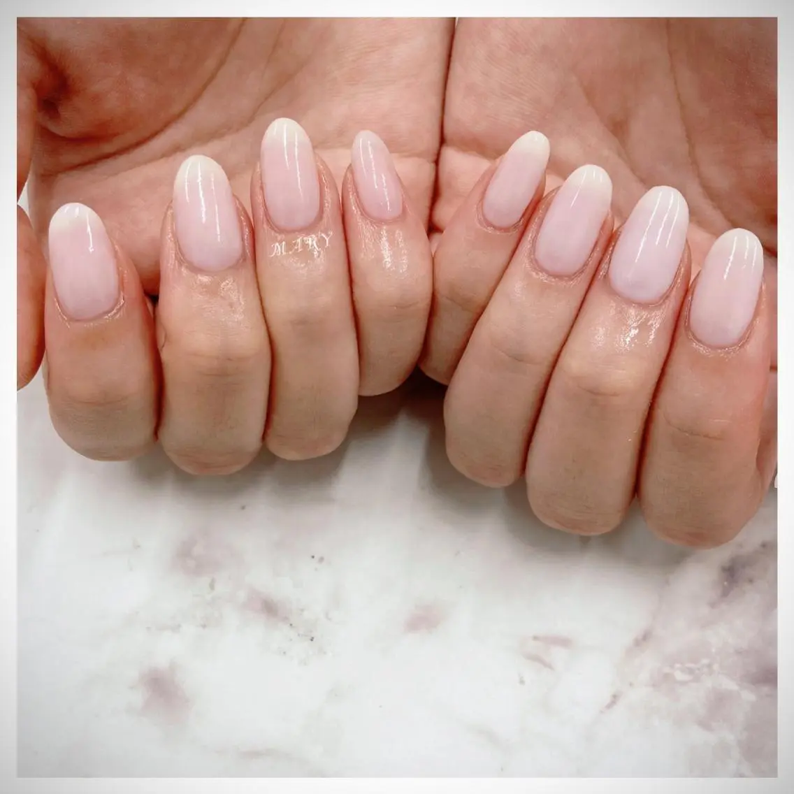 ネイル ロングネイル ニュアンスネイル ワンカラーネイル シンプルネイル ホワイト ハンドネイル Mary nail .narumiのネイルデザイン