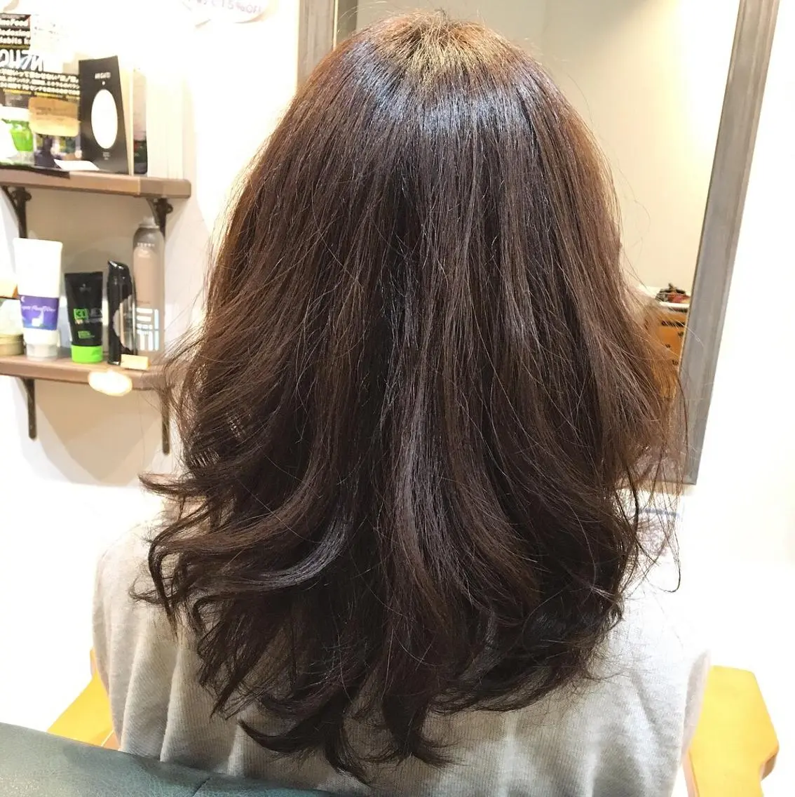 ミディアム アッシュ レイヤーカット ヨナハ セイヤのヘアスタイル