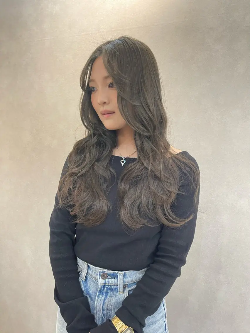 ロング カラー ヘアカラー 平井 よし乃のヘアスタイル