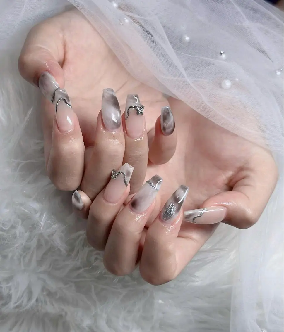 ネイル フレンチネイル ジェルネイル ガラスフレンチ ハロウィン ハート ハンドネイル H.baby Nail Salonのネイルデザイン